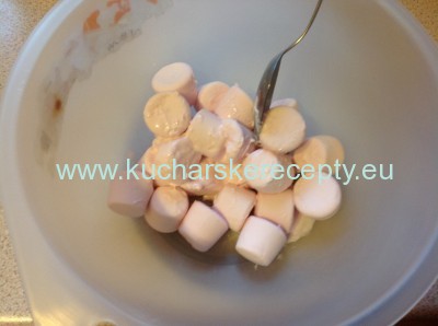 topenie marshmallow cukrikov na fondant