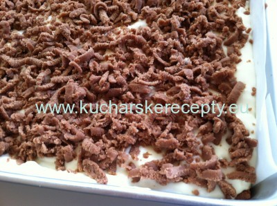 recept tvarohovy kolac - posypany